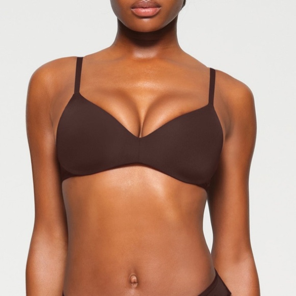 NEW Skims Wireless form push-up bra Espresso